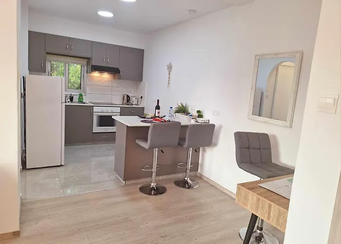 Charming Holiday Retreat Kato Paphos Apt 400M To The Beach