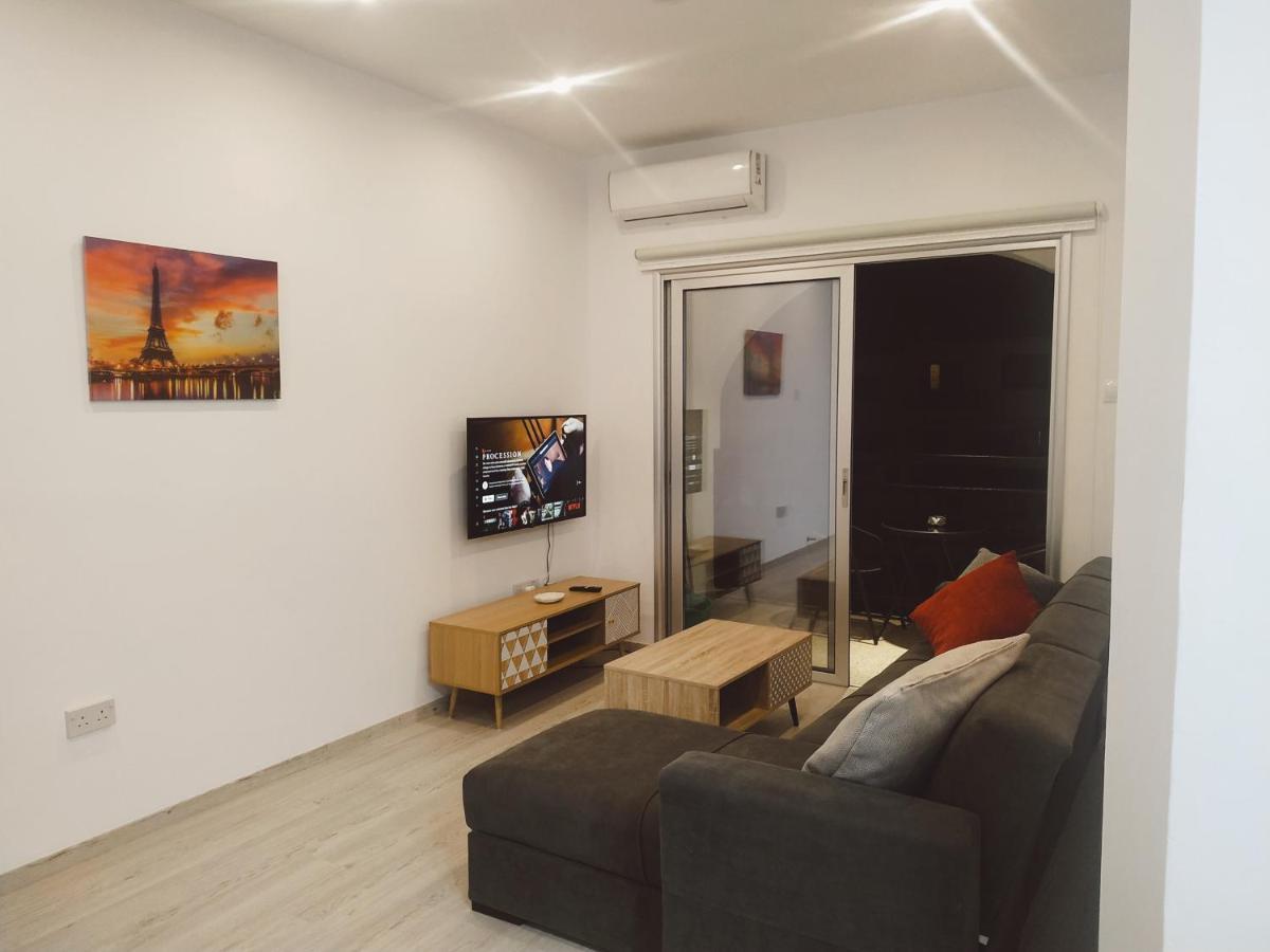 Charming Retreat Kato 400m To The Apartment